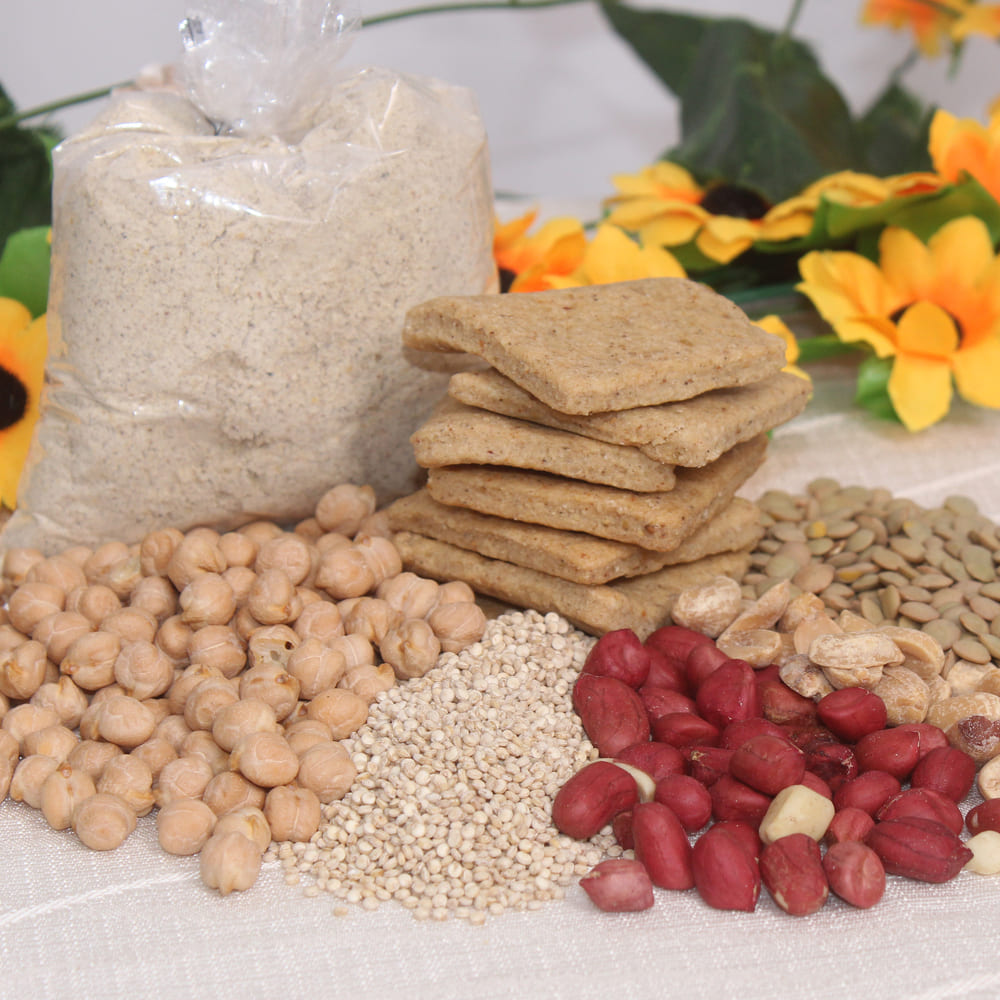 Al centro, galletas de fmaix. Alrededor, decoración compuesta por sus ingredientes.