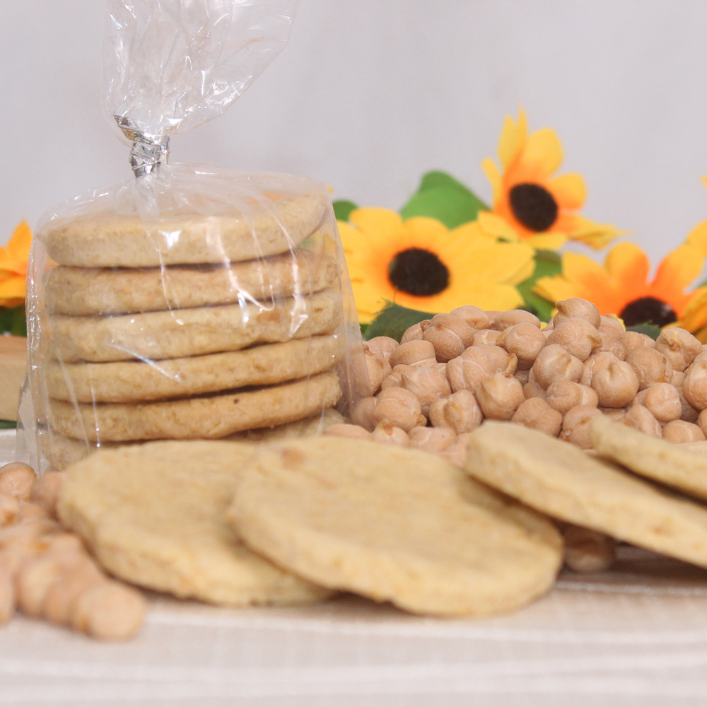 Un pacchetto da 6 biscotti di ceci e arachidi,
